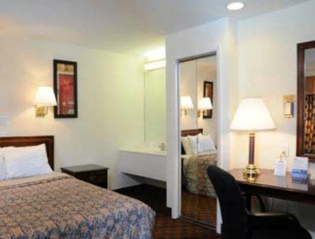 Days Inn Lexington Park Room photo