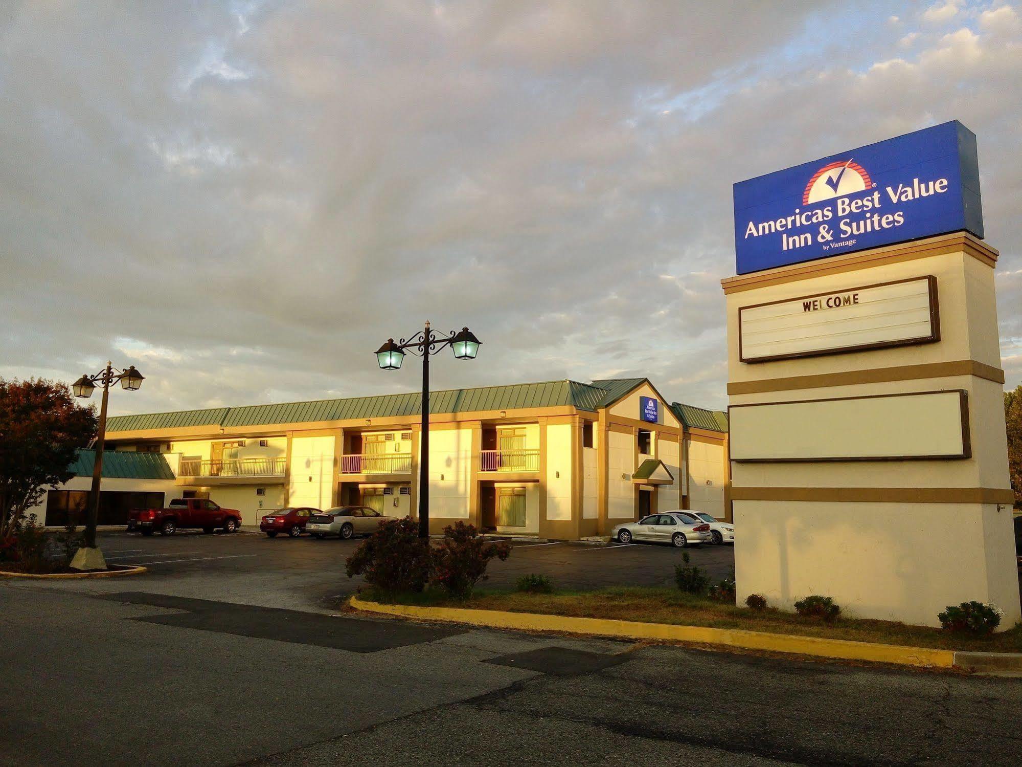 Days Inn Lexington Park Exterior photo